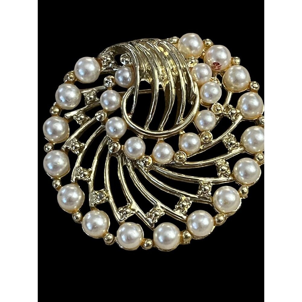 Vintage Gold-Tone Brooch Pin With Faux Pearls & Rhinestones Elegant Circular Des